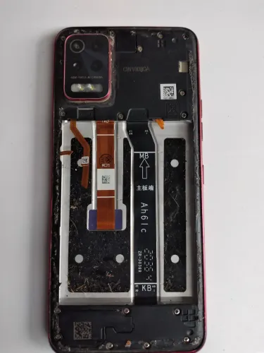 Carcaça de celular LG k52 está perfeita pra retirada de peças 