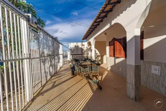 QNJ 38 - Casa para venda com 3 quartos, sendo 1 suíte