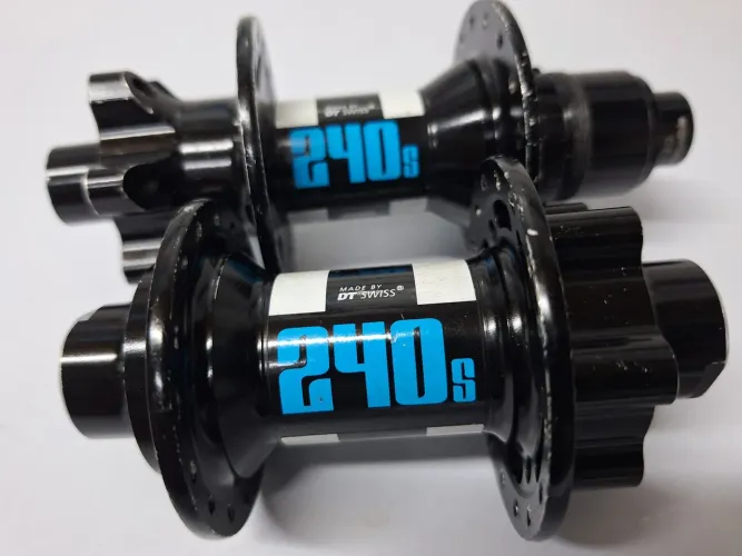 Par de cubos DT Swiss 240s 150mm/20mm DH