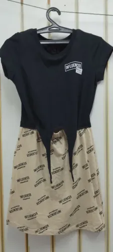 Vestido infantil com estampa 'Influencer'