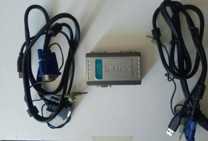 Chaveador de Monitor KVM USB Dlink KVM 221.