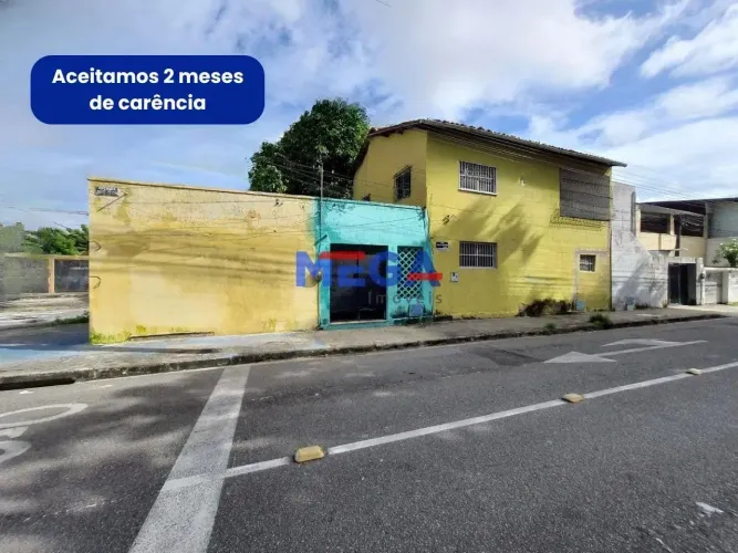 Prédio comercial no bairro Rodolfo Teófilo em Fortaleza, CE