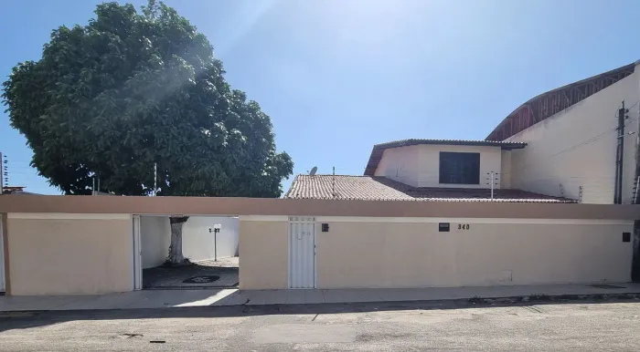 Casa Rodolfo Teófilo, 293m2.