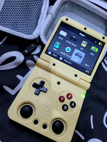 Console Portátil Retro com Jogos Clássicos Myioo Flip V1 Amarelo 64gb incluso