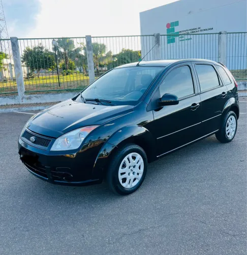 Ford Fiesta Hatch 1.6 completo. Carro extra 
