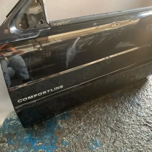 Porta dianteira esquerda Volkswagen Santana Confortline 2002 