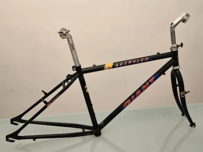 Vendo kit, Quadro GIANT Acapulco, aro 26 com acessórios (Anos 90)