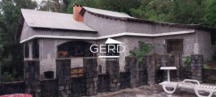 1. Castelo de Pedra à Venda em Embu das Artes  1.000m² com Piscina