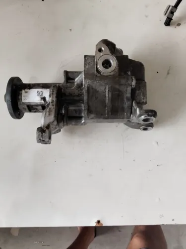 Bomba hidráulica BMW 679645502