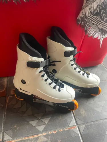 Vendo patins , semi profissional 