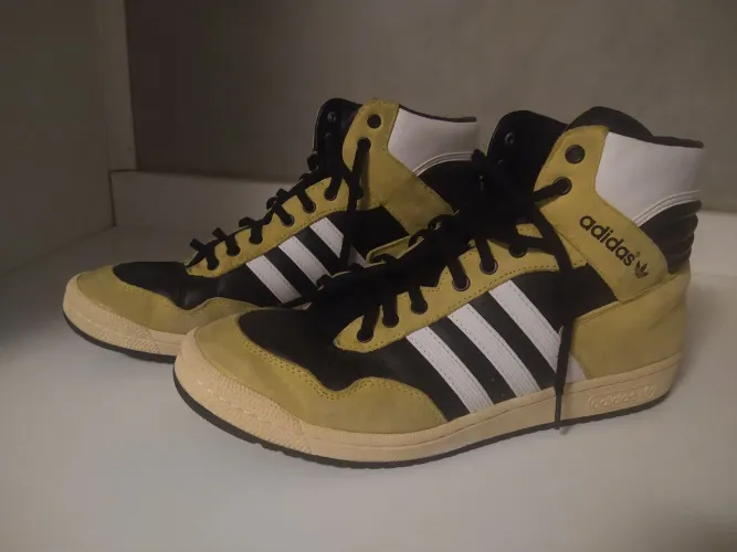 Tênis Adidas antigo