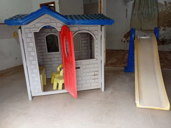Vendo casa de brinquedo e escorregador