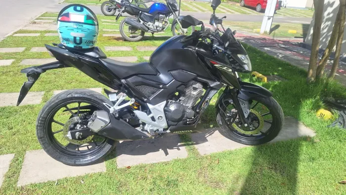 Vendo essa CB 300f de ano 2025 conservada 
