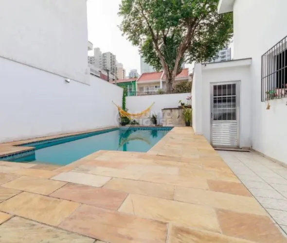 Casa à venda na Saúde, 3 Dormitórios, Piscina e Churrasqueira