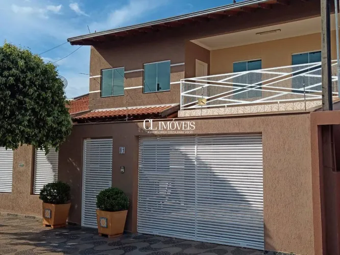 Casa com 3 dormitórios (01 suíte) à venda, 230 m² - Zona Leste - Londrina/PR