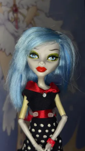 Boneca Monster High - Ghoulia skull shores