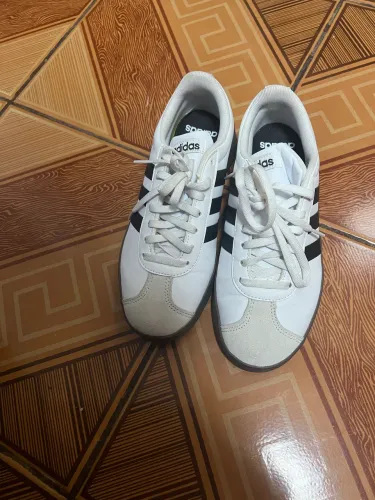Tênis adidas