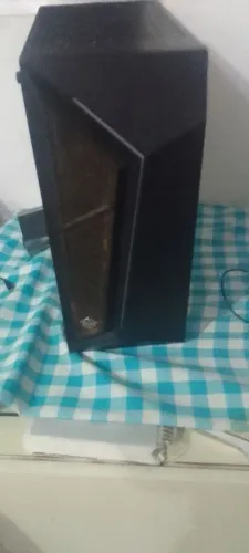 Vende se um CPU de com a tela