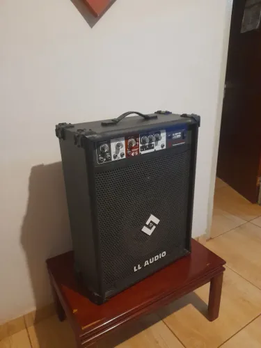 Caixa de som LL Audio 200 multiuso proficional exelente semi nova vendo baratinho