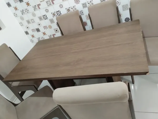 Mesa com 6 cadeiras 