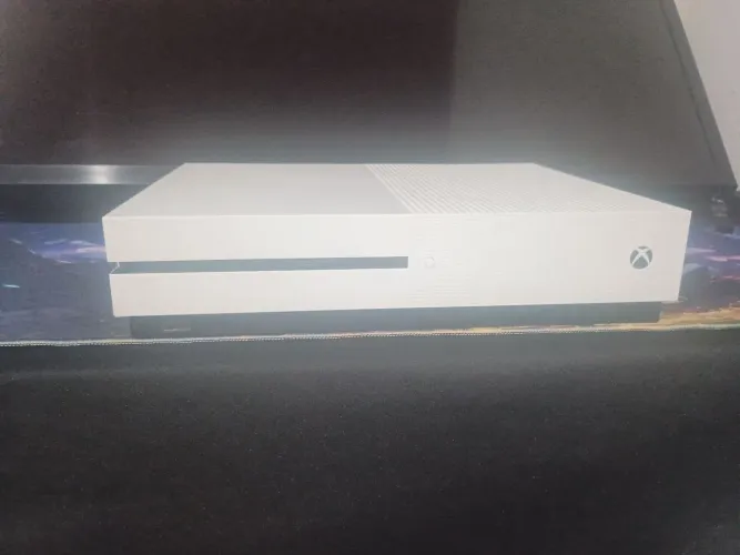 Xbox One S 500GB + 2 Controles + 2 Jogos - Completo e Funcionando