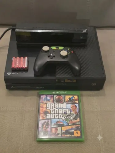 Xbox One 500gb - Gta V - Pouco uso - Completo - Novo