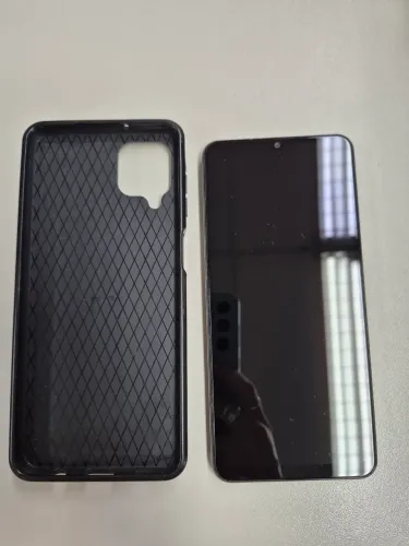 Celular Galaxy A12 em excelente estado