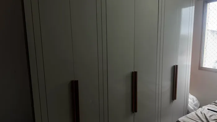 Vendo guarda-roupa 6 portas