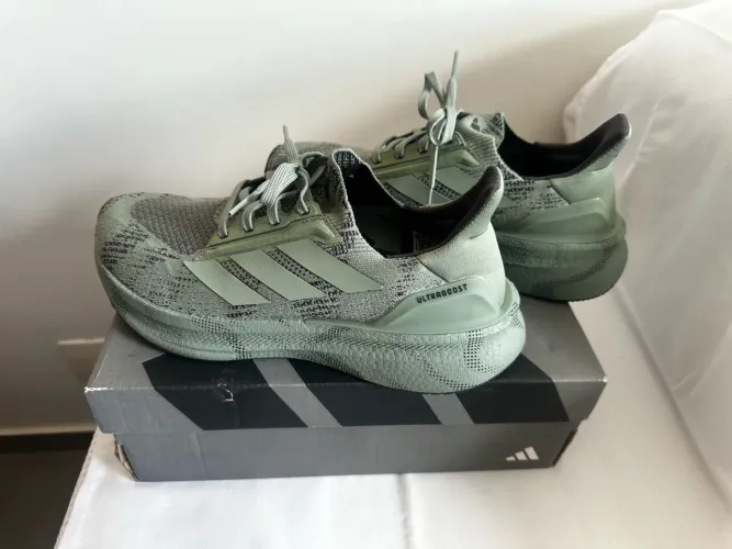 Tênis Adidas Ultraboost usado apenas 1x