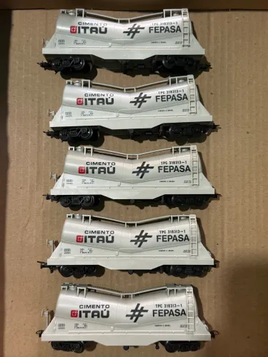 Lote com 5 vagões tanque TPC Itaú Fepasa - Frateschi