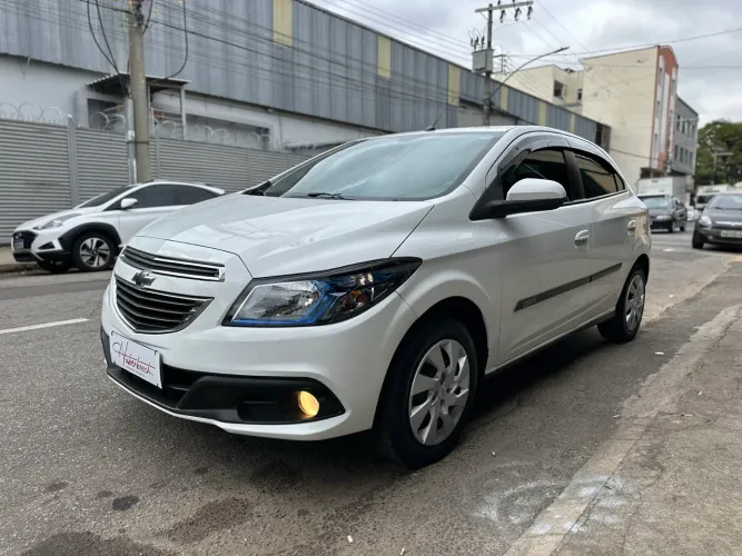 Chevrolet Onix Hatch LT 1.4 8V Flex Power Mec. 4P 2014