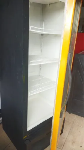 Freezer metal frio em perfeito estado 