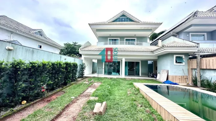 Recreio dos Bandeirantes | Casa de Condomínio 4 quartos, sendo 4 suites