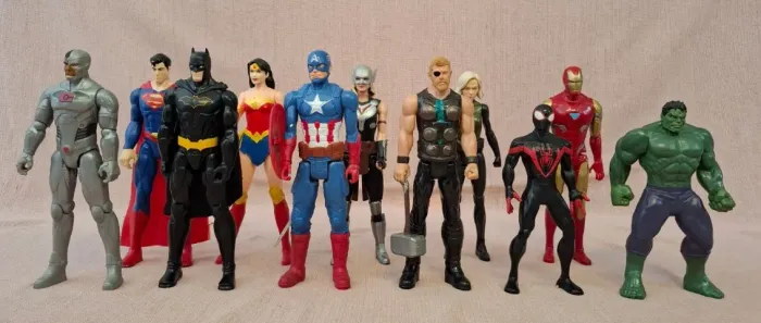 11 Bonecos Marvel e DC | Hulk, Batman, Superman, Homem de Ferro, Thor e Mais