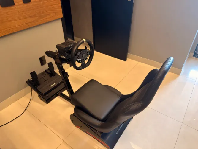 Simulador de corrida Moza R5 + Cockpit
