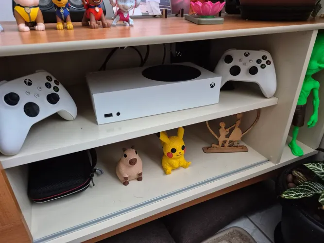 Xbox Séries S com 2 controles na caixa
