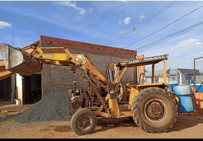 Máquina retroescavadeira sem braço
