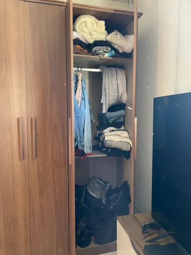 GUARDA ROUPA 6 portas praticamente novo.