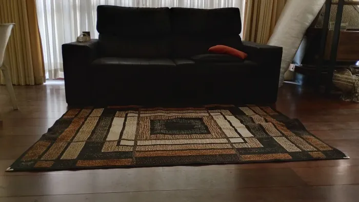 Sofá retrátil e reclinável - acompanha tapete