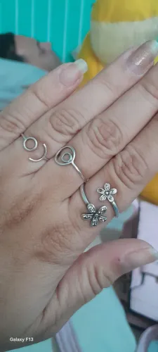 Conjunto completo de anéis, pulseiraCom pingente e gargantilha, tudo original. Pandora 