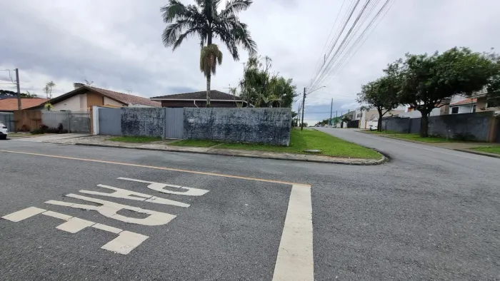 Casa  de esquina 3 quartos, 2 suíte locação familiar,  estuda  comercial