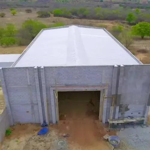 construção de galpão pré-moldado SO ESTRUTURAL mão de obra  aparti de 200m2 