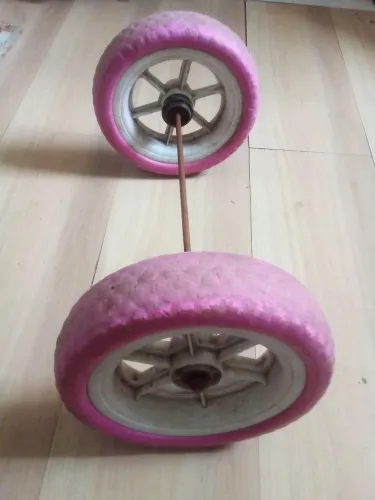 Eixo com rodas para carrinho 