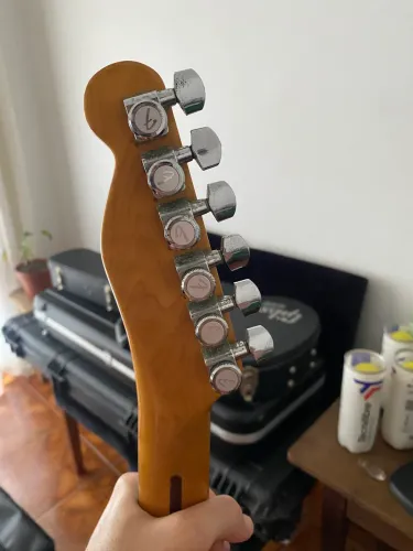 Guitarra - Tarraxa-trava - Captadores - ponte