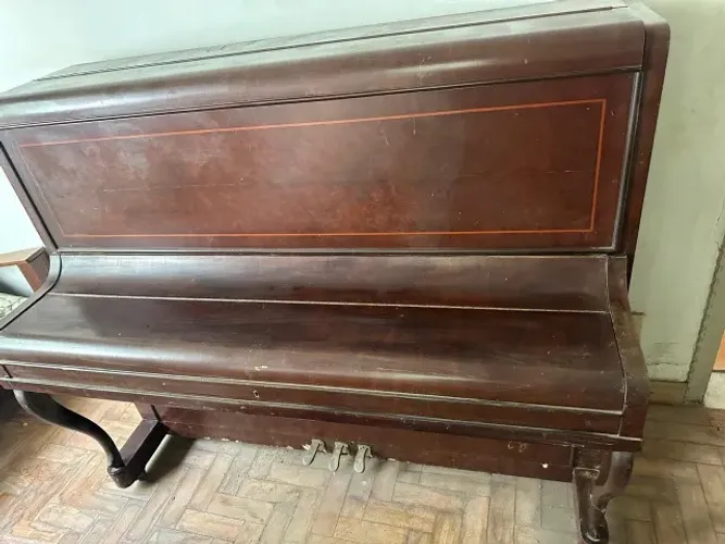 Piano antigo