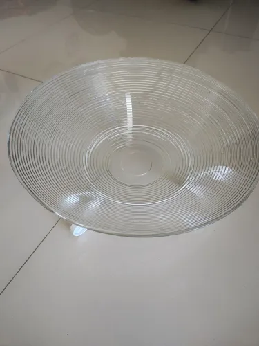 Fruteira de vidro com a base