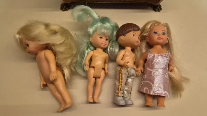 Bonecas Paulinha estilo kelly da barbie sucatinhas