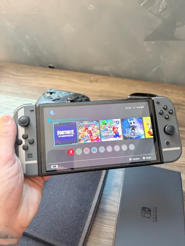 Nintendo Switch OLED Desbloqueado + Controller