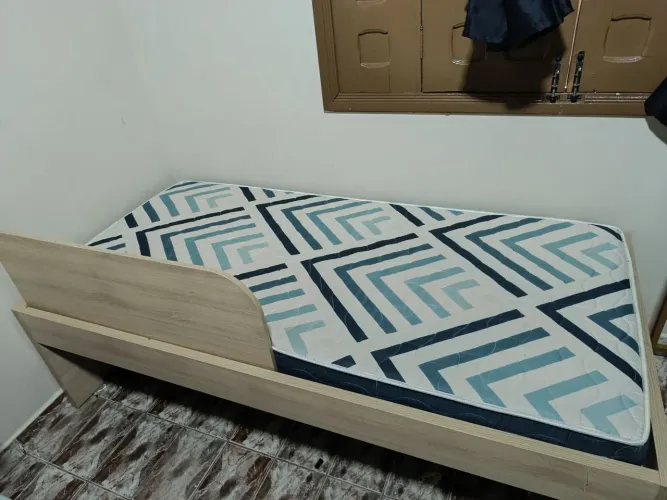 Cama de solteiro já acompanha colchão novo