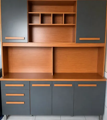 Armário Semi - Novo muito bem conservado!